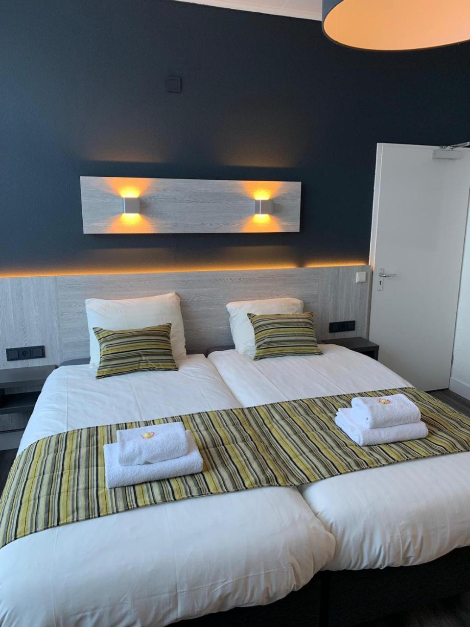 Hotel & Appartementen Royal 사스반겐트 외부 사진